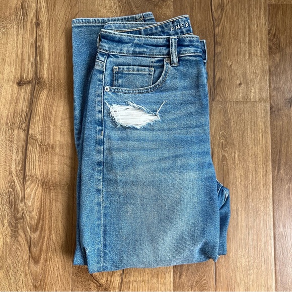 American Eagle women’s distressed mom Jean - Picture 2 of 6
